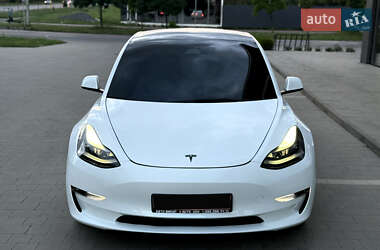 Седан Tesla Model 3 2022 в 
