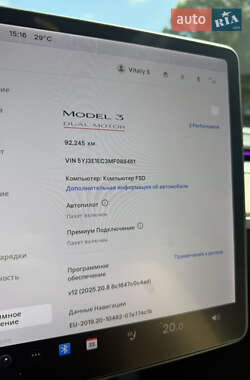 Седан Tesla Model 3 2022 в 
