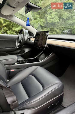 Седан Tesla Model 3 2019 в 