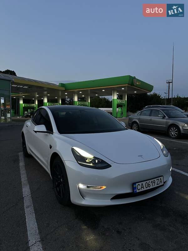 Седан Tesla Model 3 2023 в Знам'янці