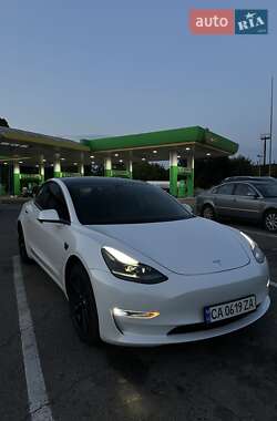 Седан Tesla Model 3 2023 в 