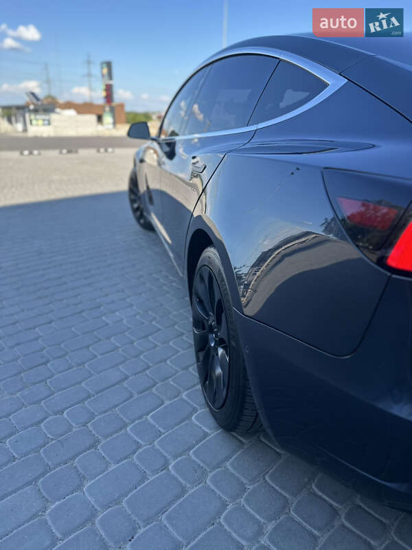 Седан Tesla Model 3 2017 в Вінниці