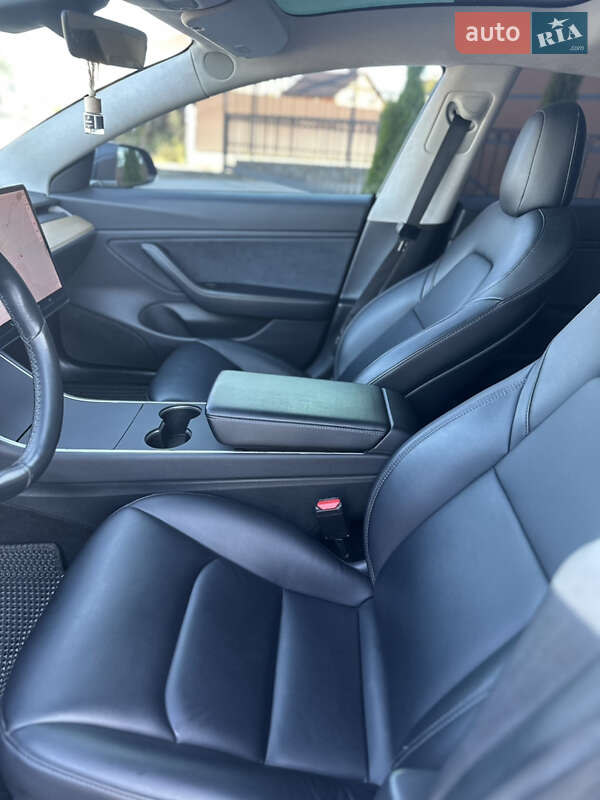 Седан Tesla Model 3 2017 в Вінниці