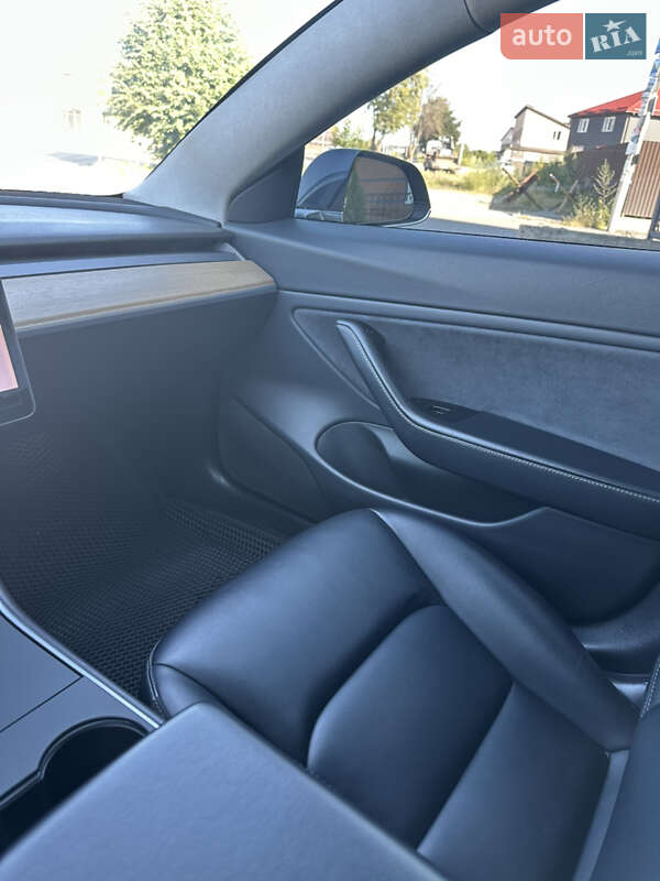 Седан Tesla Model 3 2017 в Вінниці