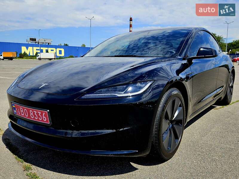 Tesla Model 3 2024