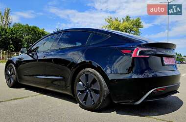 Седан Tesla Model 3 2024 в 