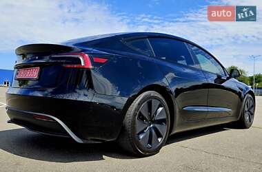 Седан Tesla Model 3 2024 в 
