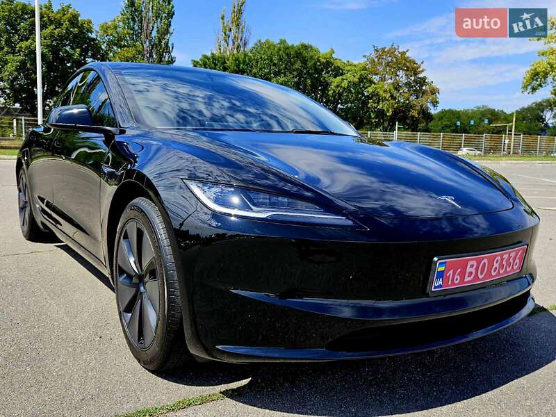 Седан Tesla Model 3 2024 в 