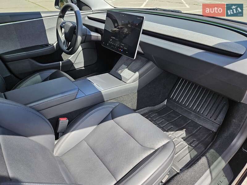 Седан Tesla Model 3 2024 в Днепре
