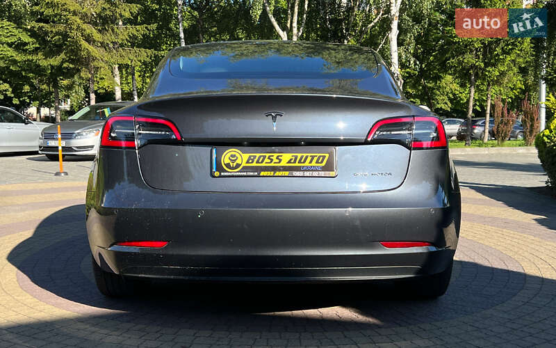 Седан Tesla Model 3 2020 в Львові