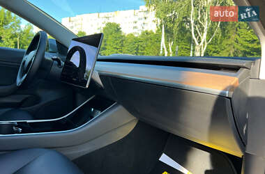 Седан Tesla Model 3 2020 в 