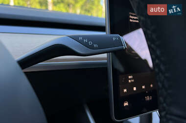 Седан Tesla Model 3 2020 в 