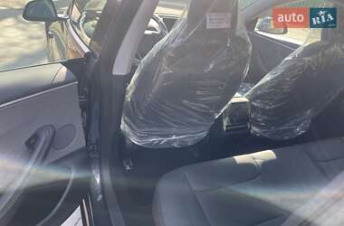Седан Tesla Model 3 2024 в 