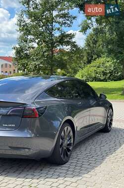 Седан Tesla Model 3 2023 в 