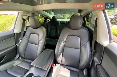 Седан Tesla Model 3 2023 в 