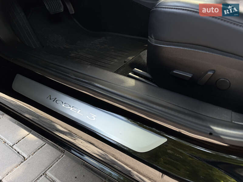 Седан Tesla Model 3 2019 в Николаеве