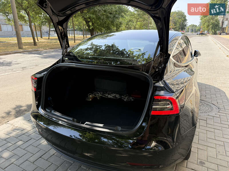 Седан Tesla Model 3 2019 в Николаеве