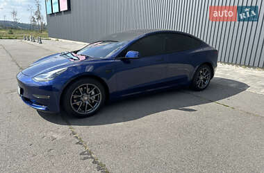 Седан Tesla Model 3 2022 в 