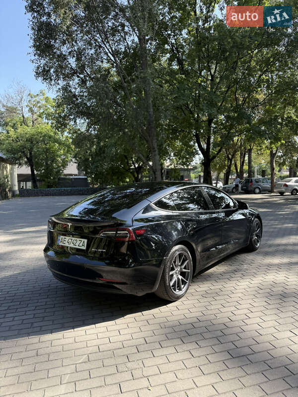 Седан Tesla Model 3 2021 в Каменском