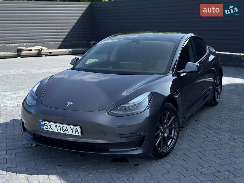 Седан Tesla Model 3 2022 в Киеве