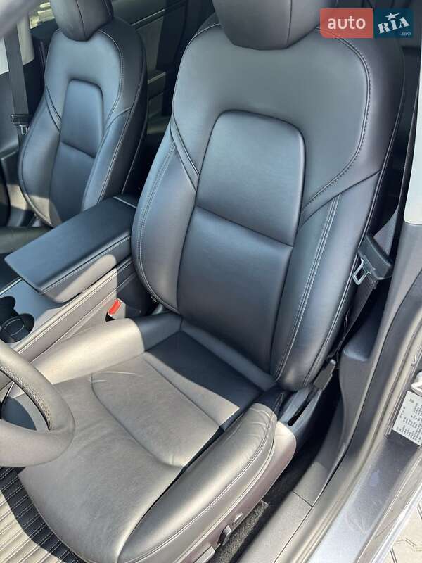 Седан Tesla Model 3 2022 в Киеве