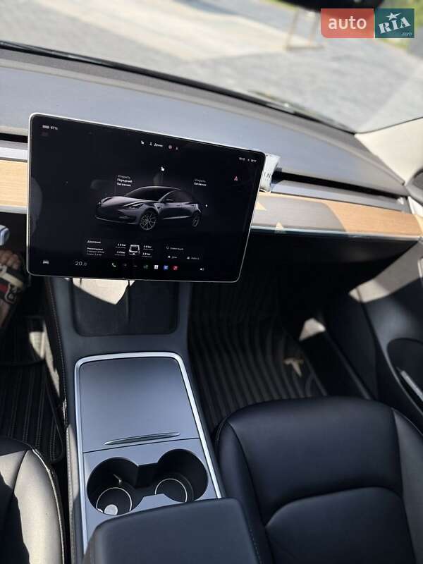 Седан Tesla Model 3 2022 в Киеве