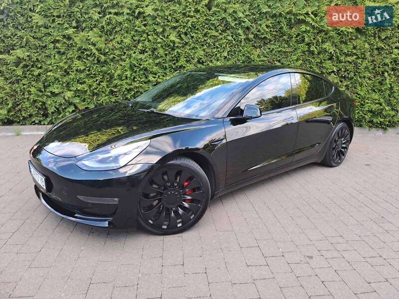 Седан Tesla Model 3 2021 в Львові