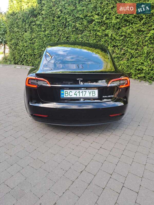 Седан Tesla Model 3 2021 в Львові