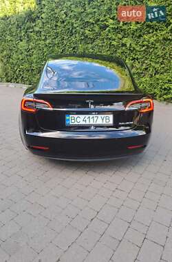 Седан Tesla Model 3 2021 в 