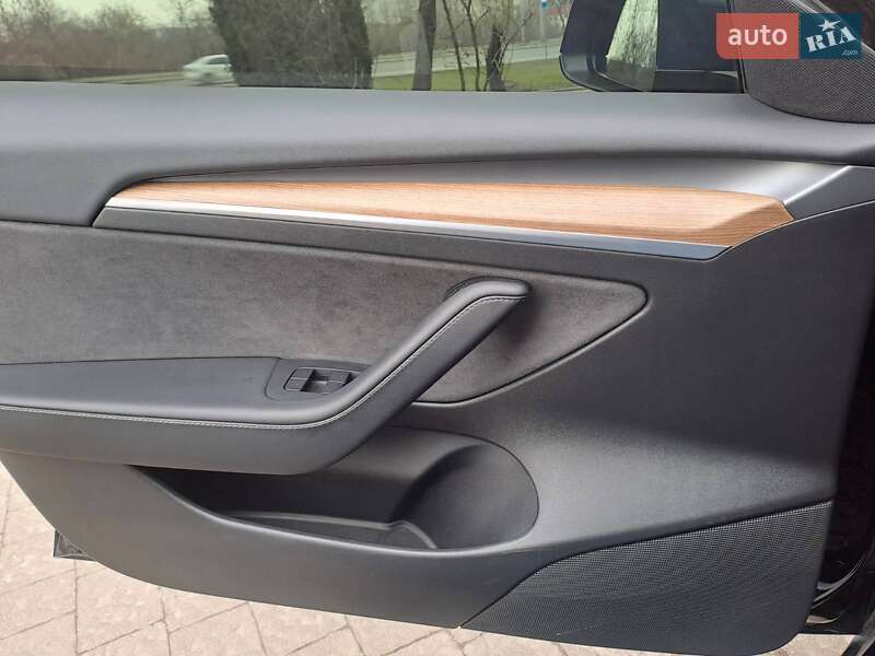 Седан Tesla Model 3 2021 в Львові