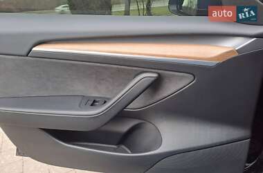 Седан Tesla Model 3 2021 в 