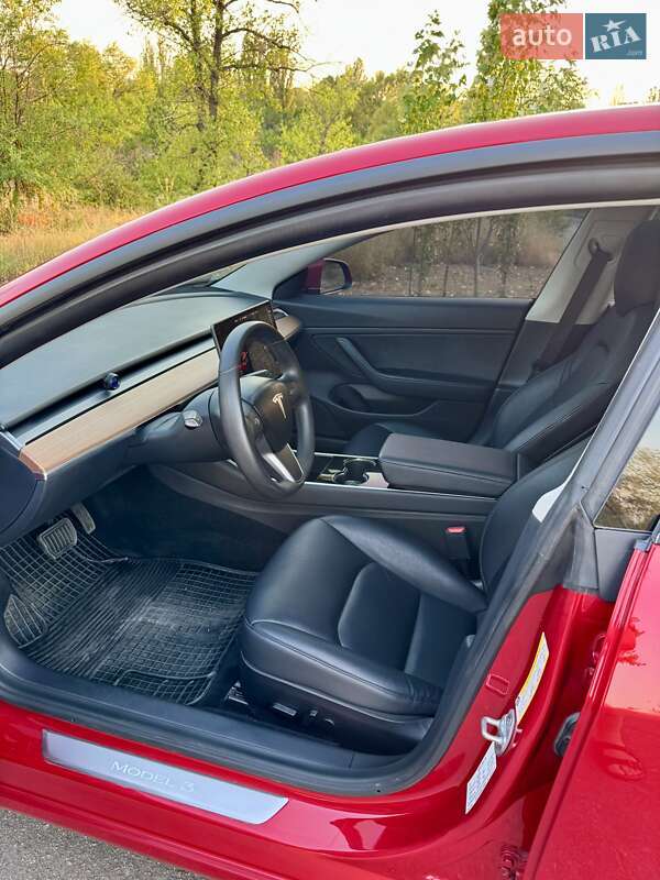 Седан Tesla Model 3 2020 в Каменском