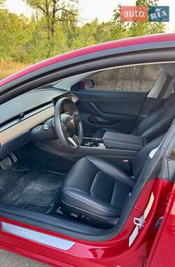 Седан Tesla Model 3 2020 в 