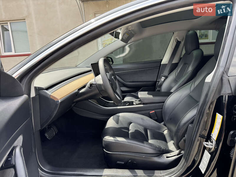 Седан Tesla Model 3 2019 в Луцке