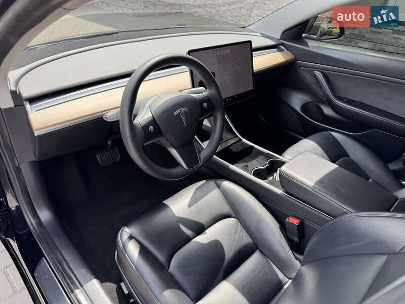 Седан Tesla Model 3 2019 в Луцке