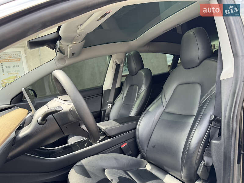Седан Tesla Model 3 2019 в Луцке