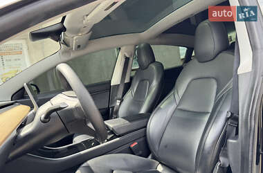 Седан Tesla Model 3 2019 в 