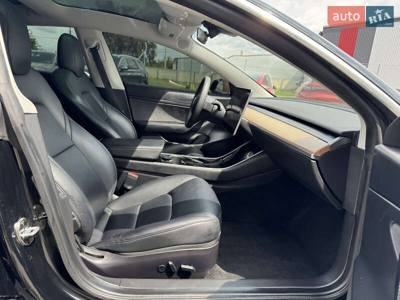 Седан Tesla Model 3 2019 в Луцке