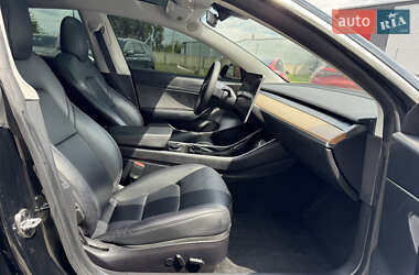 Седан Tesla Model 3 2019 в 