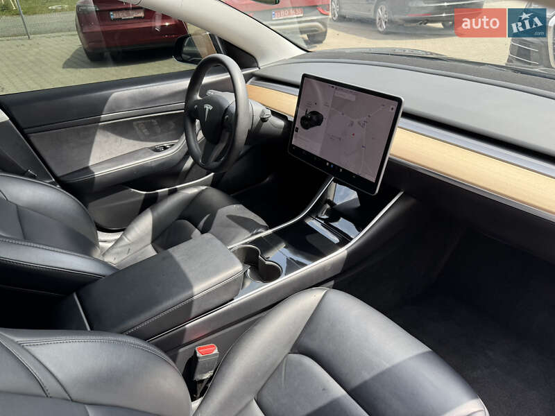 Седан Tesla Model 3 2019 в Луцке