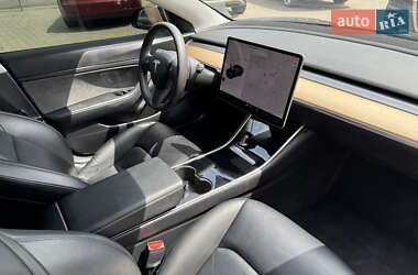 Седан Tesla Model 3 2019 в 