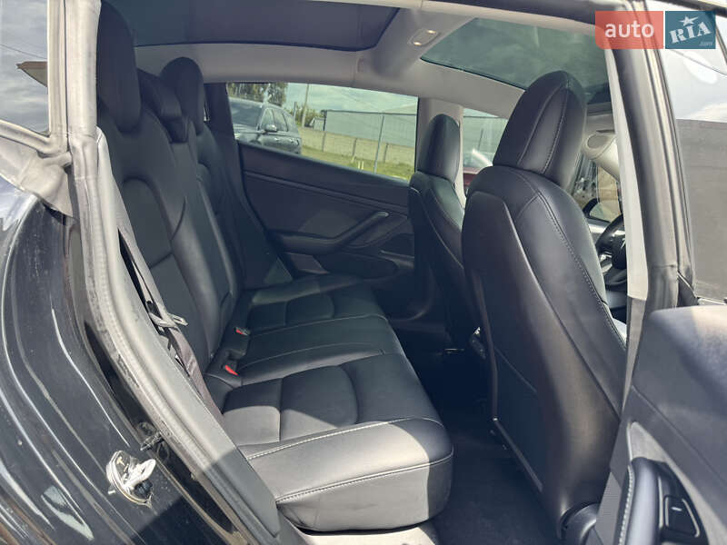 Седан Tesla Model 3 2019 в Луцке