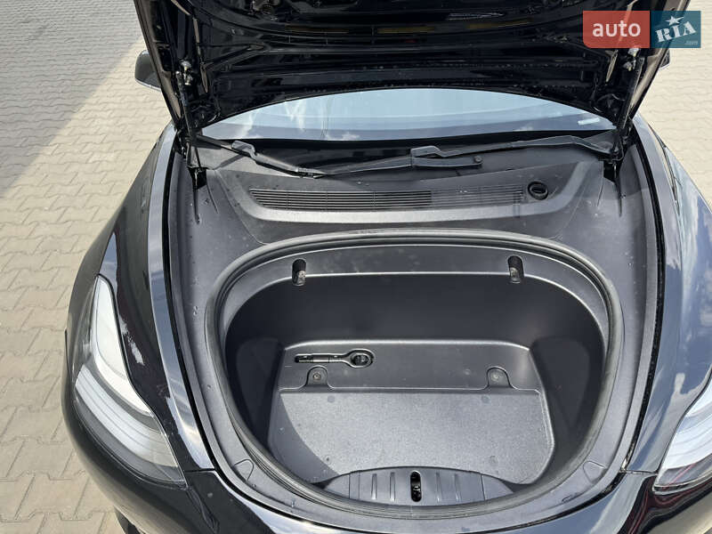 Седан Tesla Model 3 2019 в Луцке