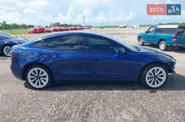 Седан Tesla Model 3 2022 в 
