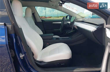 Седан Tesla Model 3 2022 в 