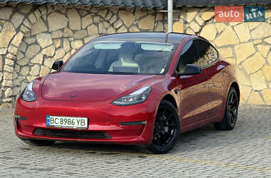 Седан Tesla Model 3 2021 в 