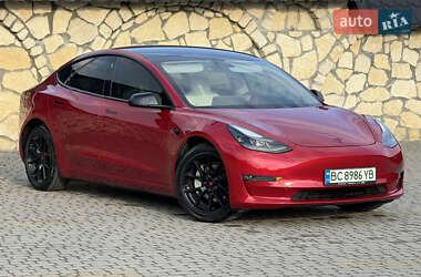 Седан Tesla Model 3 2021 в 