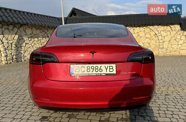 Седан Tesla Model 3 2021 в 