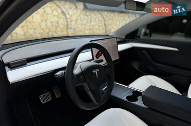 Седан Tesla Model 3 2021 в 