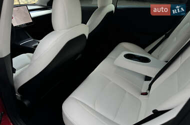 Седан Tesla Model 3 2021 в 